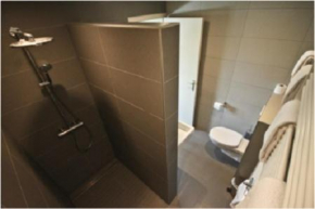 Отель Bistro Hotel de modern  Дист
